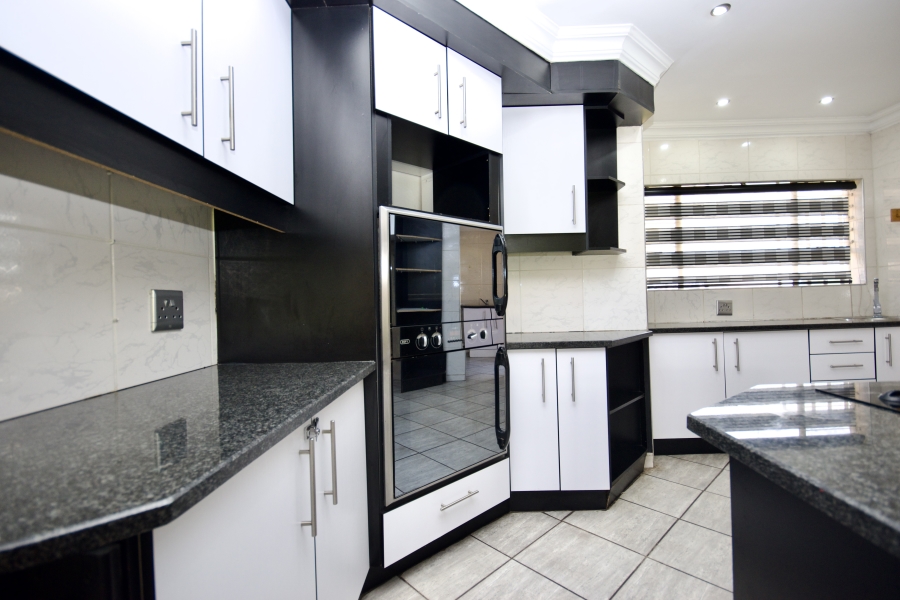 3 Bedroom Property for Sale in Rangeview Gauteng