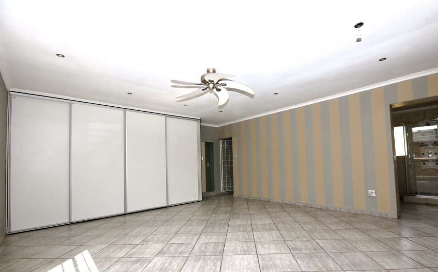3 Bedroom Property for Sale in Rangeview Gauteng