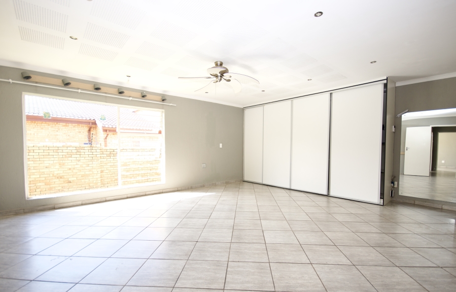 3 Bedroom Property for Sale in Rangeview Gauteng