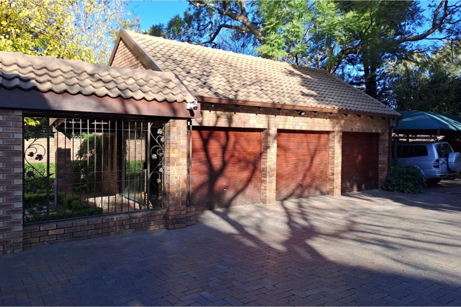 To Let 3 Bedroom Property for Rent in Sandown Gauteng