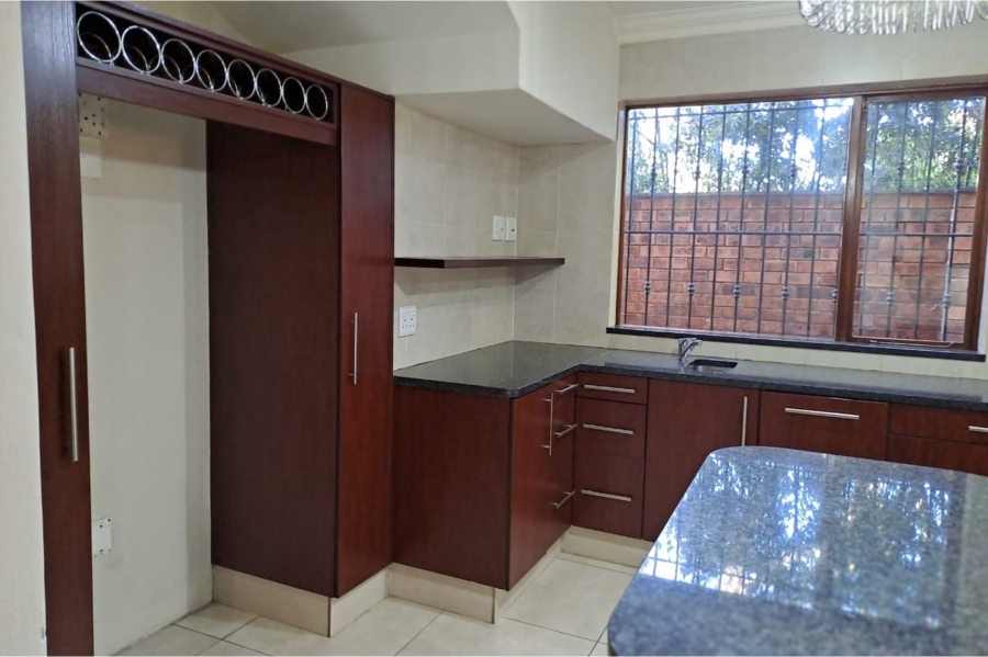 To Let 3 Bedroom Property for Rent in Sandown Gauteng