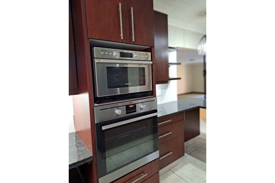 To Let 3 Bedroom Property for Rent in Sandown Gauteng