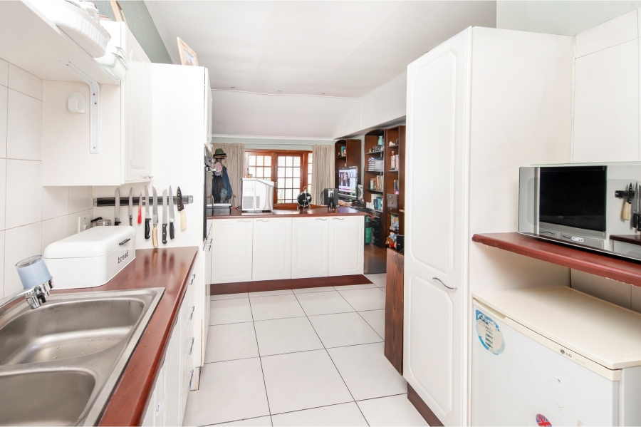 1 Bedroom Property for Sale in Bryanston Gauteng