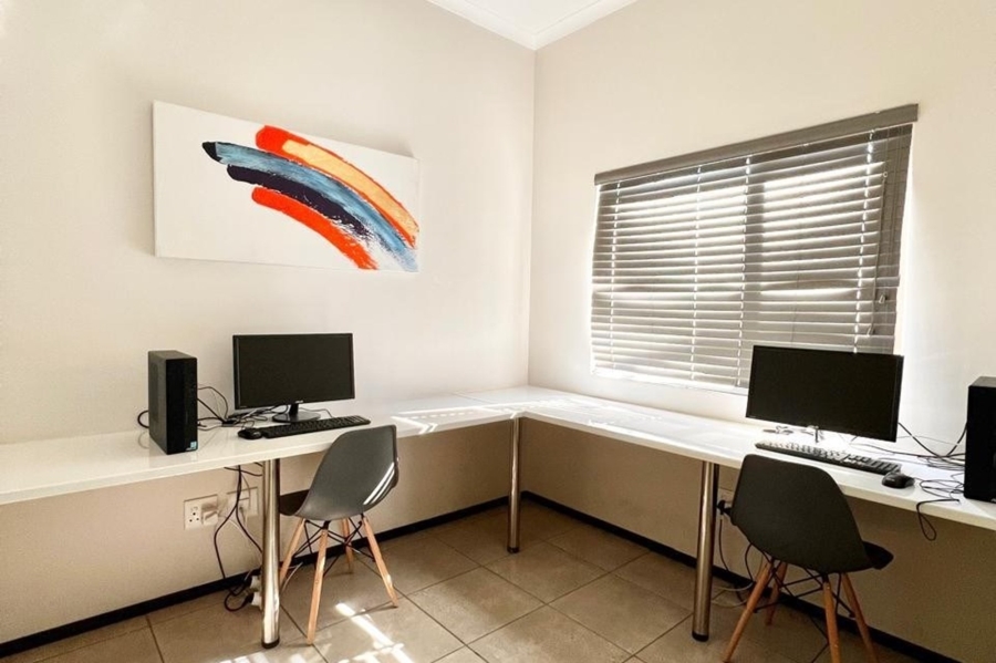 2 Bedroom Property for Sale in Broadacres Gauteng