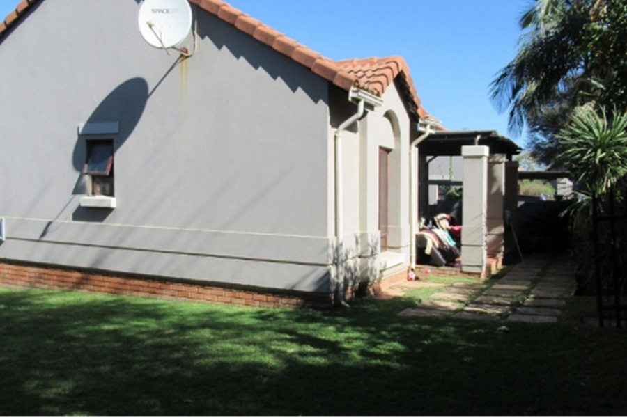 2 Bedroom Property for Sale in Maroeladal Gauteng