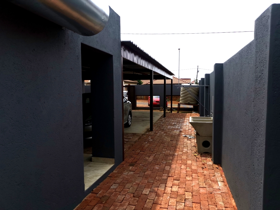 5 Bedroom Property for Sale in Soshanguve M Gauteng