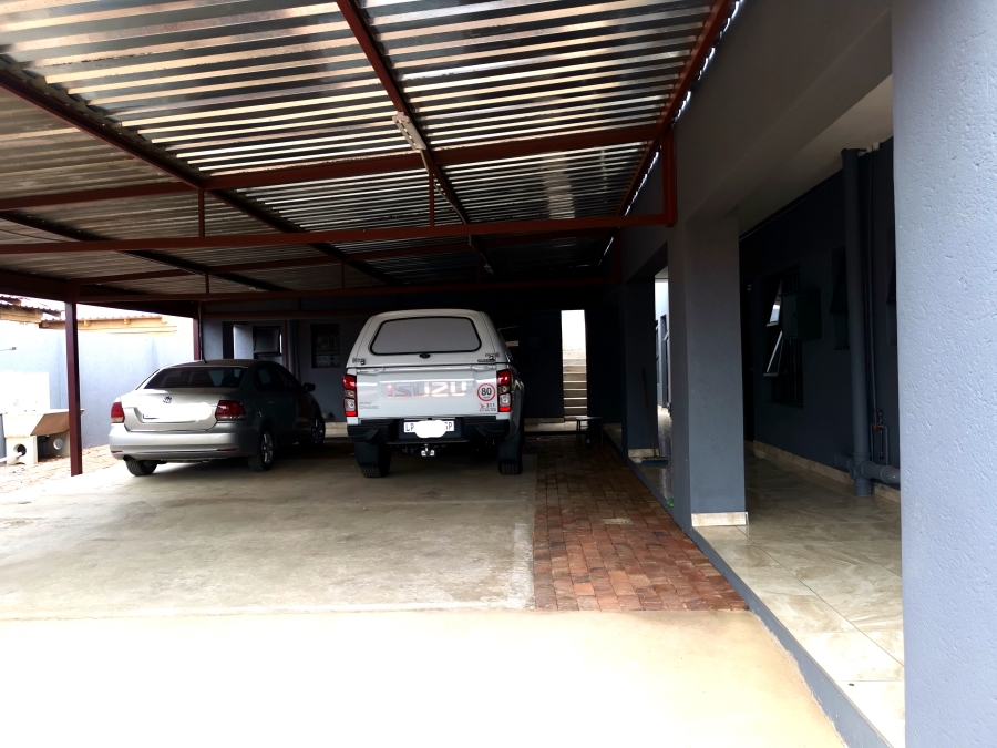 5 Bedroom Property for Sale in Soshanguve M Gauteng