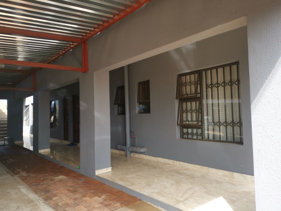 5 Bedroom Property for Sale in Soshanguve M Gauteng