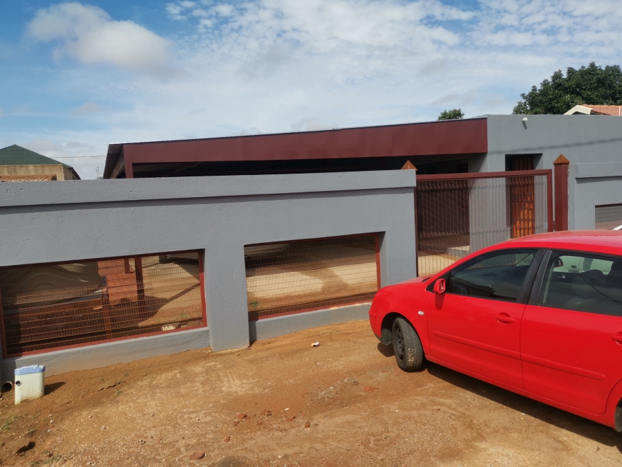 5 Bedroom Property for Sale in Soshanguve M Gauteng