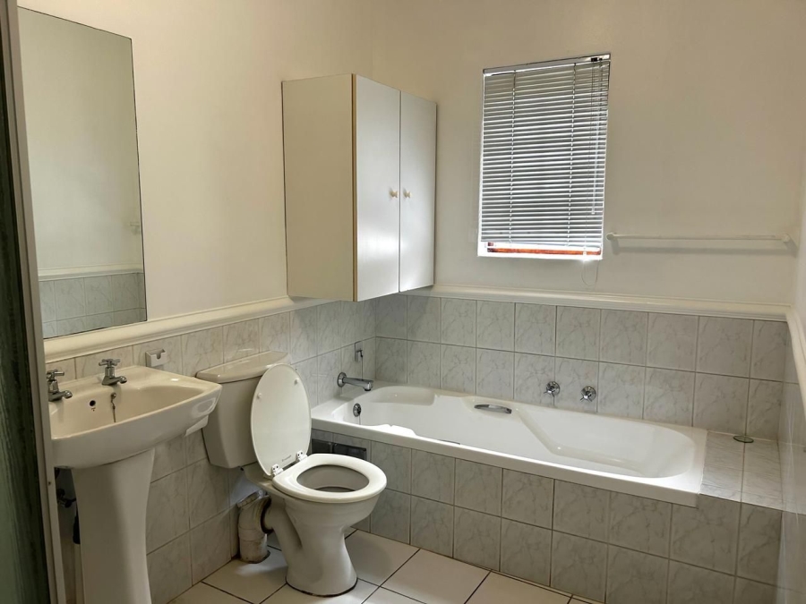 1 Bedroom Property for Sale in Oaklands Gauteng