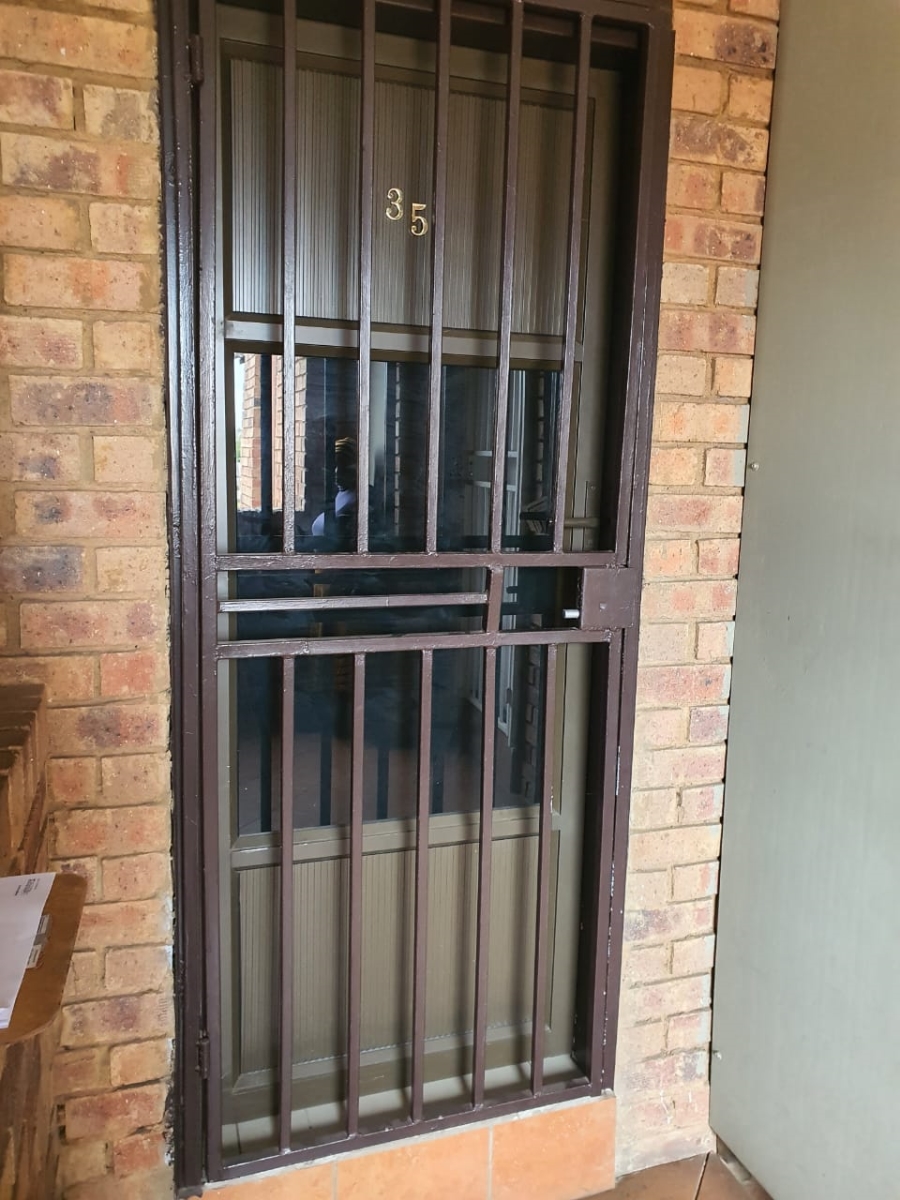 2 Bedroom Property for Sale in Birchleigh Gauteng