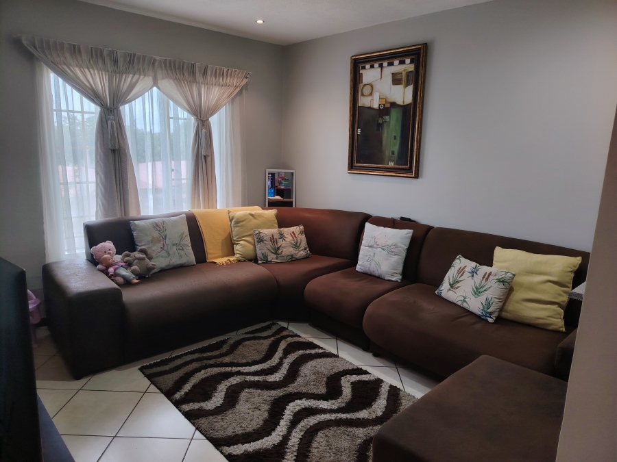 2 Bedroom Property for Sale in Monavoni Gauteng