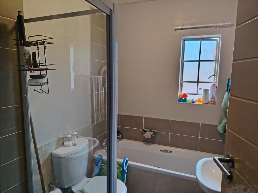 2 Bedroom Property for Sale in Monavoni Gauteng