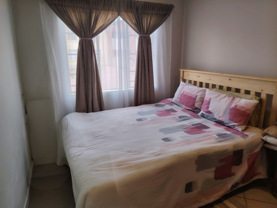 2 Bedroom Property for Sale in Monavoni Gauteng