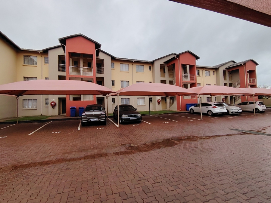 2 Bedroom Property for Sale in Monavoni Gauteng