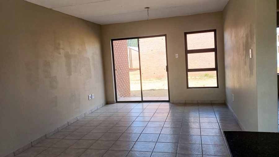 To Let 2 Bedroom Property for Rent in Kookrus Gauteng