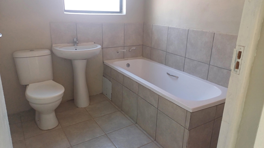 To Let 2 Bedroom Property for Rent in Kookrus Gauteng