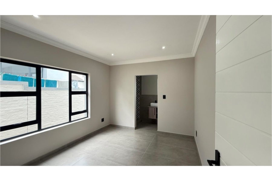 4 Bedroom Property for Sale in Blue Valley Golf Estate Gauteng