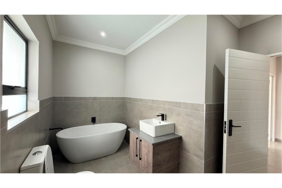 4 Bedroom Property for Sale in Blue Valley Golf Estate Gauteng