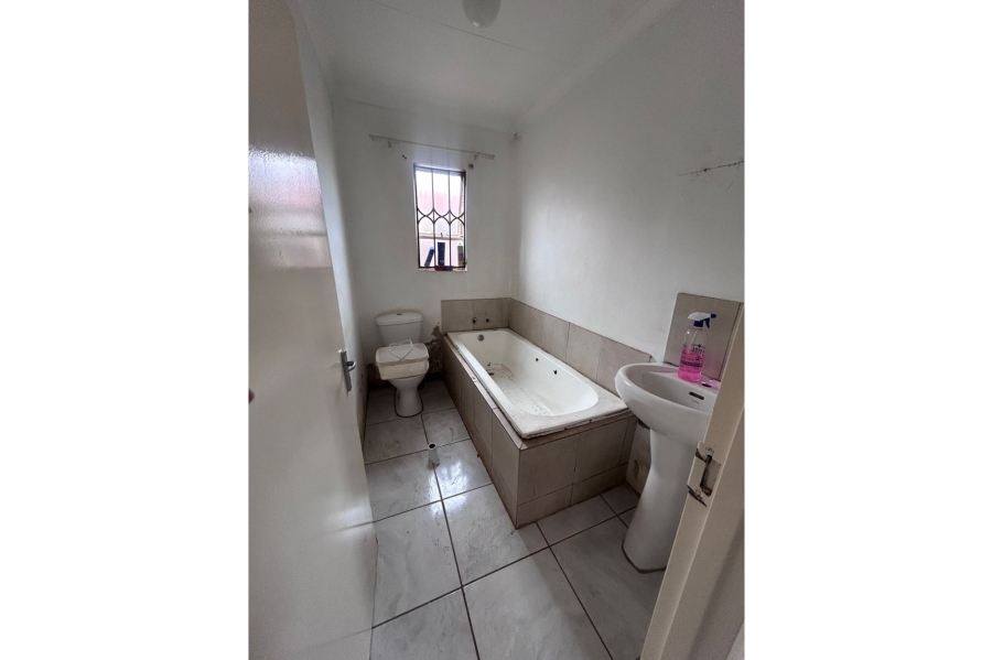3 Bedroom Property for Sale in Crystal Park Gauteng