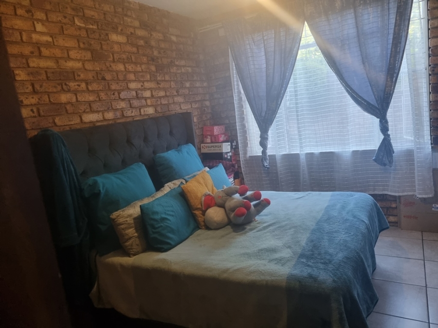 2 Bedroom Property for Sale in Pretoria North Gauteng