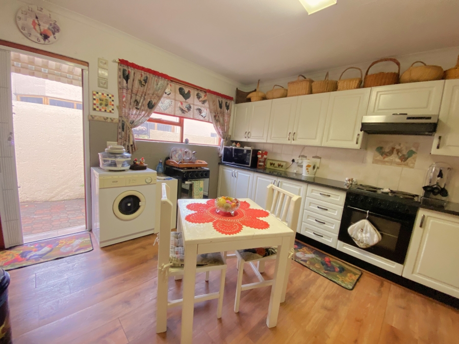 2 Bedroom Property for Sale in Noordheuwel Gauteng