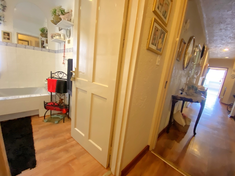 2 Bedroom Property for Sale in Noordheuwel Gauteng