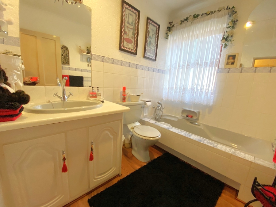 2 Bedroom Property for Sale in Noordheuwel Gauteng
