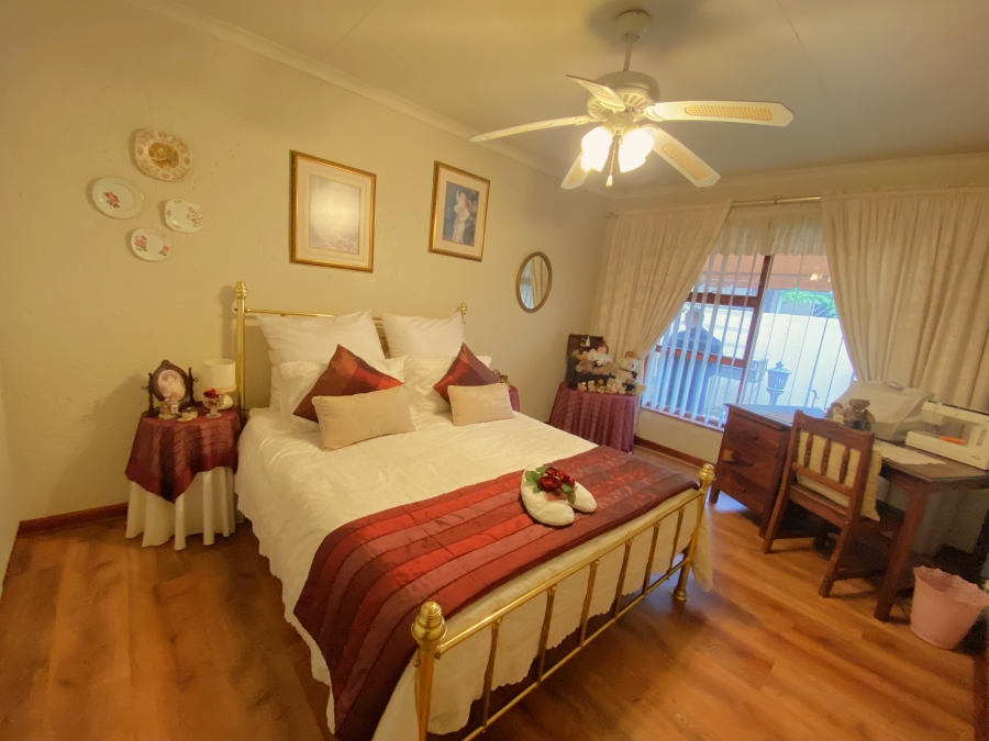 2 Bedroom Property for Sale in Noordheuwel Gauteng