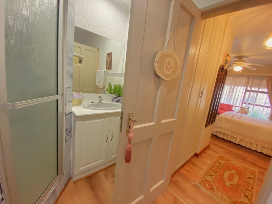 2 Bedroom Property for Sale in Noordheuwel Gauteng