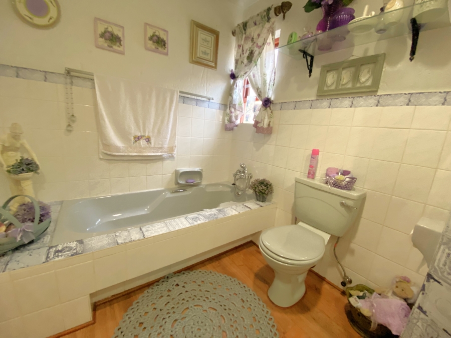 2 Bedroom Property for Sale in Noordheuwel Gauteng