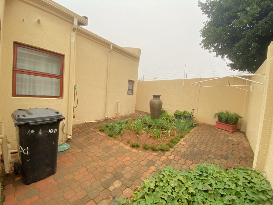 2 Bedroom Property for Sale in Noordheuwel Gauteng