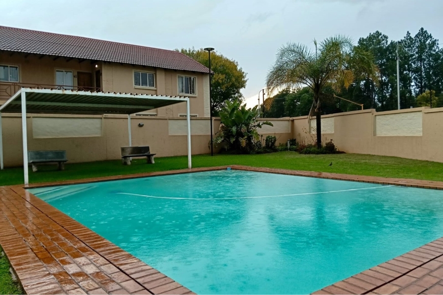 2 Bedroom Property for Sale in Die Hoewes Gauteng