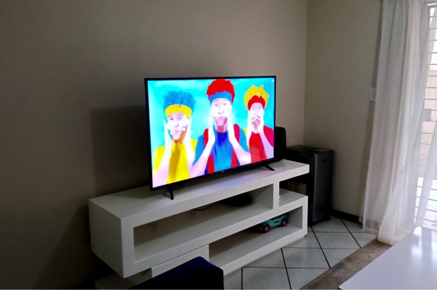 2 Bedroom Property for Sale in Die Hoewes Gauteng