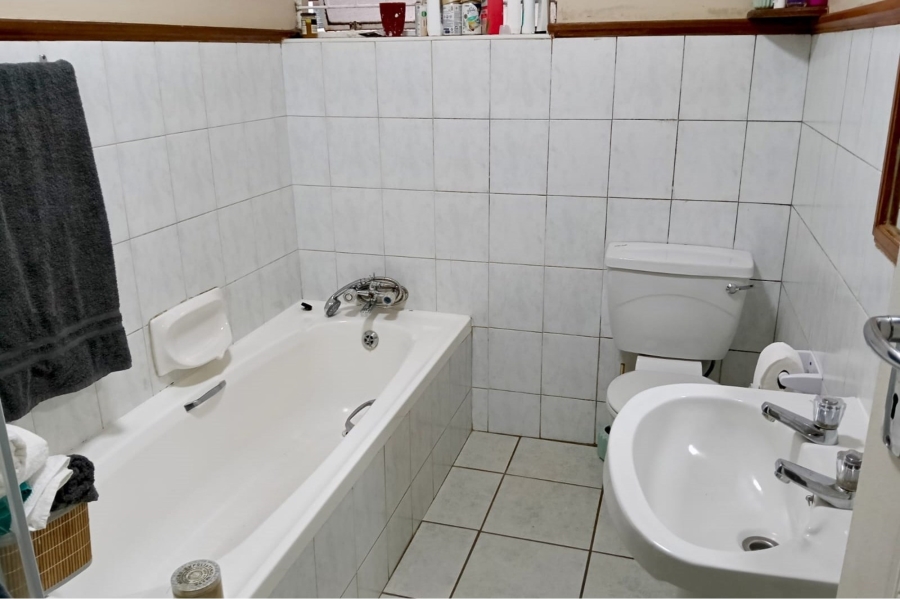 2 Bedroom Property for Sale in Die Hoewes Gauteng