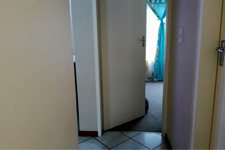 2 Bedroom Property for Sale in Die Hoewes Gauteng