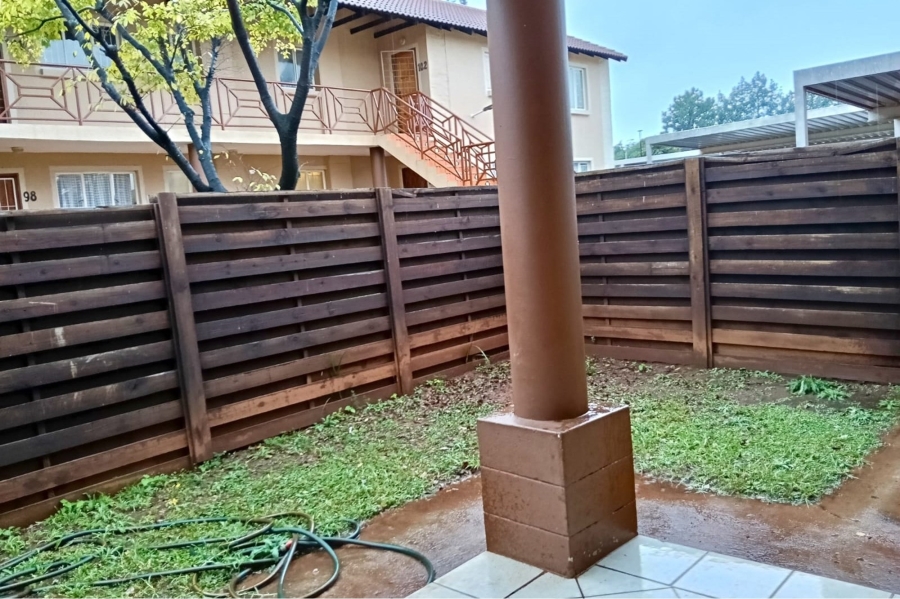 2 Bedroom Property for Sale in Die Hoewes Gauteng