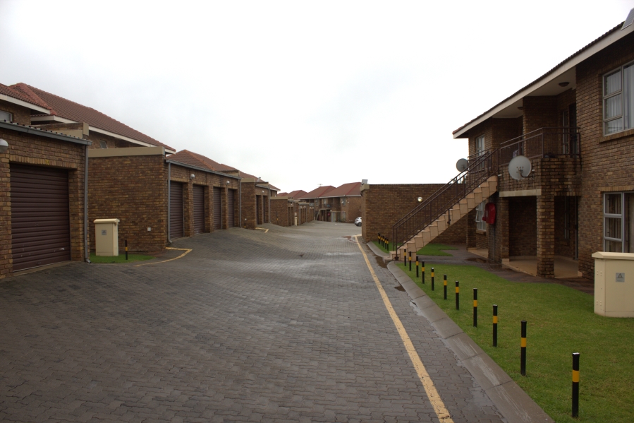 2 Bedroom Property for Sale in Birchleigh Gauteng