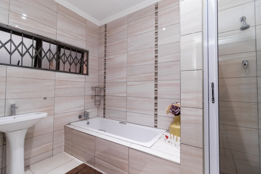 6 Bedroom Property for Sale in Kempton Park Ext 4 Gauteng