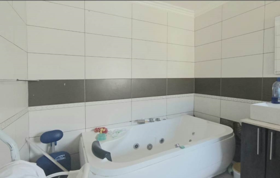 4 Bedroom Property for Sale in The Orchards Gauteng