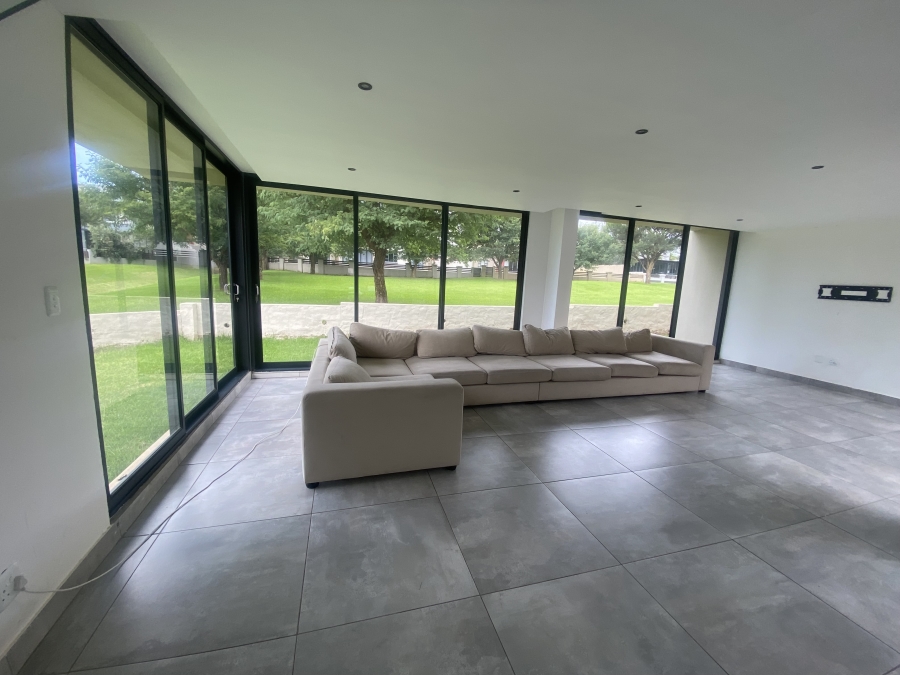 6 Bedroom Property for Sale in Copperleaf Estate Gauteng