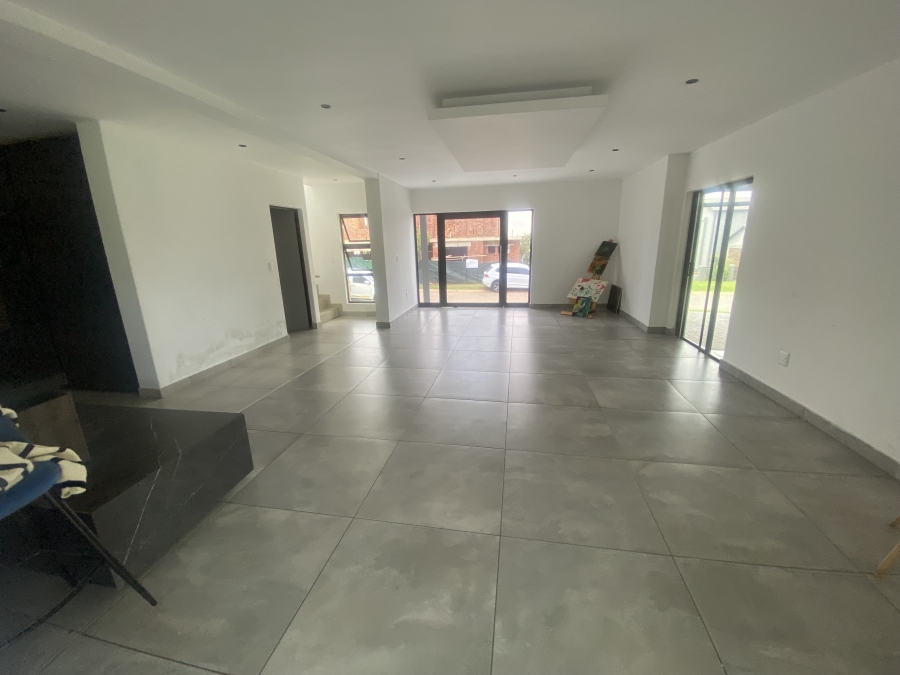 6 Bedroom Property for Sale in Copperleaf Estate Gauteng