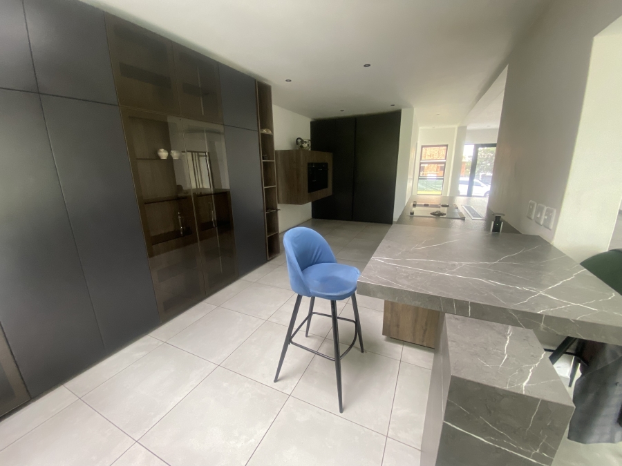 6 Bedroom Property for Sale in Copperleaf Estate Gauteng