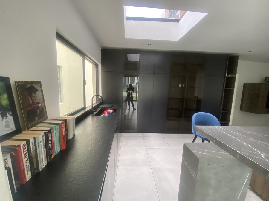 6 Bedroom Property for Sale in Copperleaf Estate Gauteng