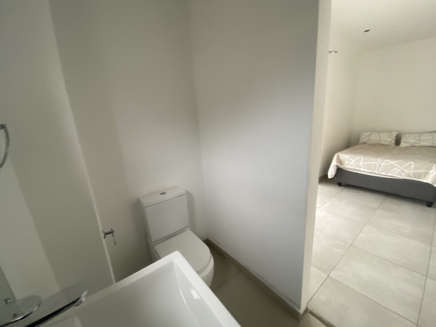 6 Bedroom Property for Sale in Copperleaf Estate Gauteng