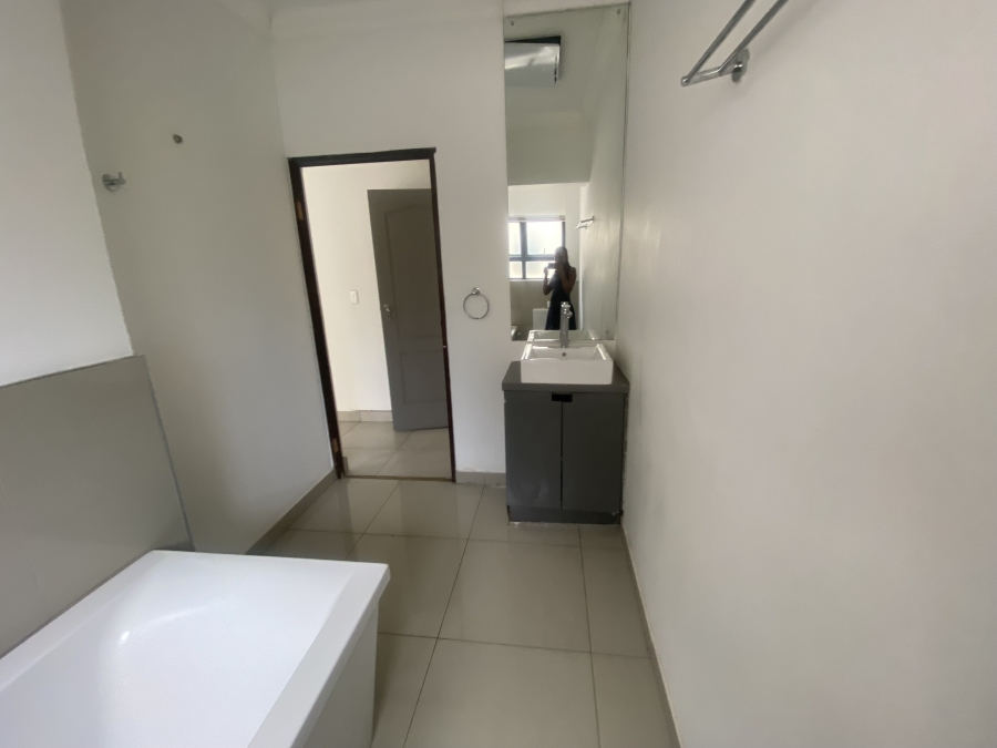 6 Bedroom Property for Sale in Copperleaf Estate Gauteng