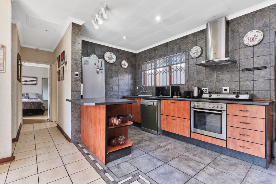 3 Bedroom Property for Sale in Bromhof Gauteng