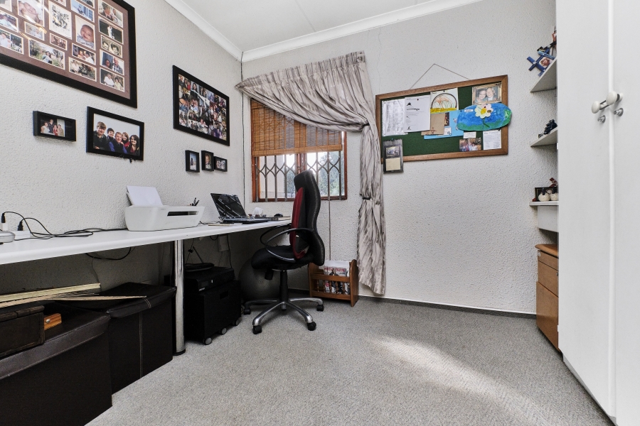 3 Bedroom Property for Sale in Bromhof Gauteng