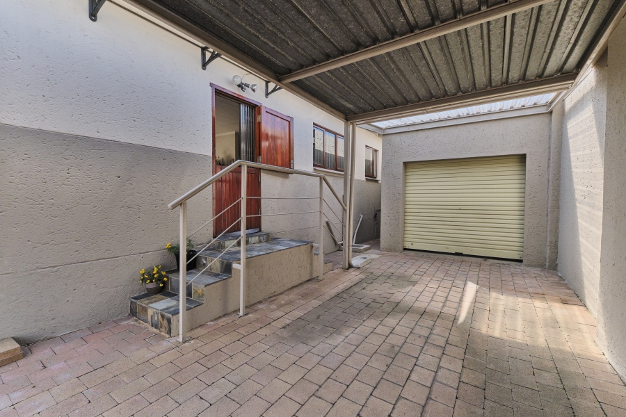 3 Bedroom Property for Sale in Bromhof Gauteng