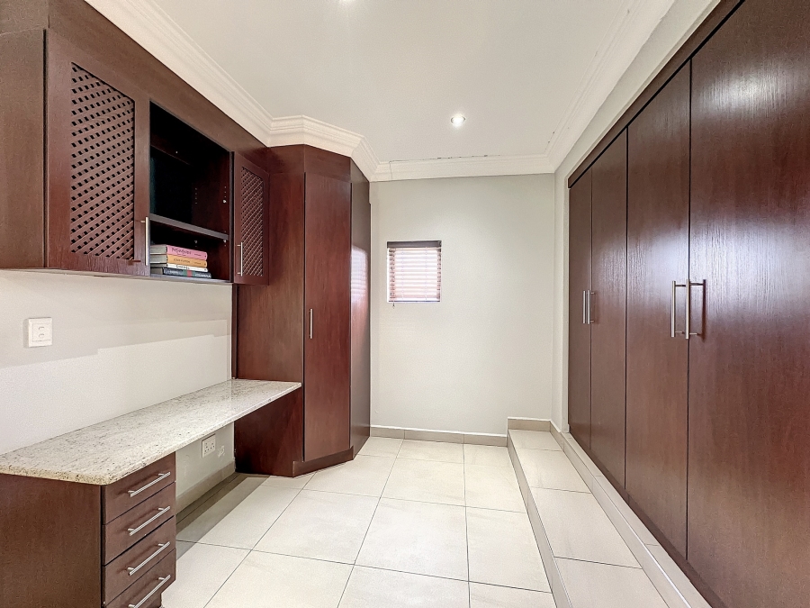 To Let 5 Bedroom Property for Rent in Silver Lakes Golf Estate Gauteng